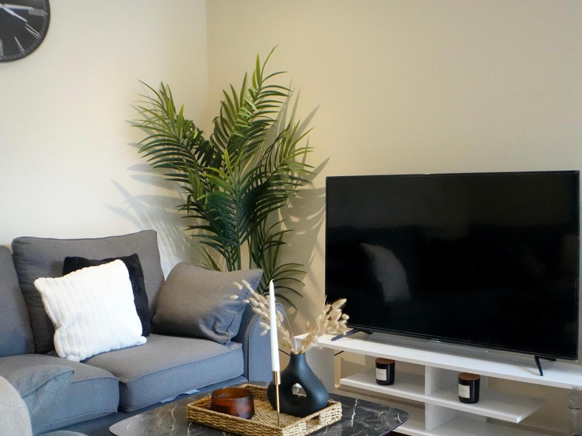Modern Spacious Apartment In Digbeth With Balcony - Netflix, Youtube, Amazon Tv, Superfast Wifi - Just 10 Mins To Birmingham Centre, Bullring, Train, Coach Station And Birmingham Fc Eksteriør billede